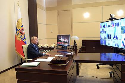 Путин поручил помочь регионам сотнями миллиардов рублей
