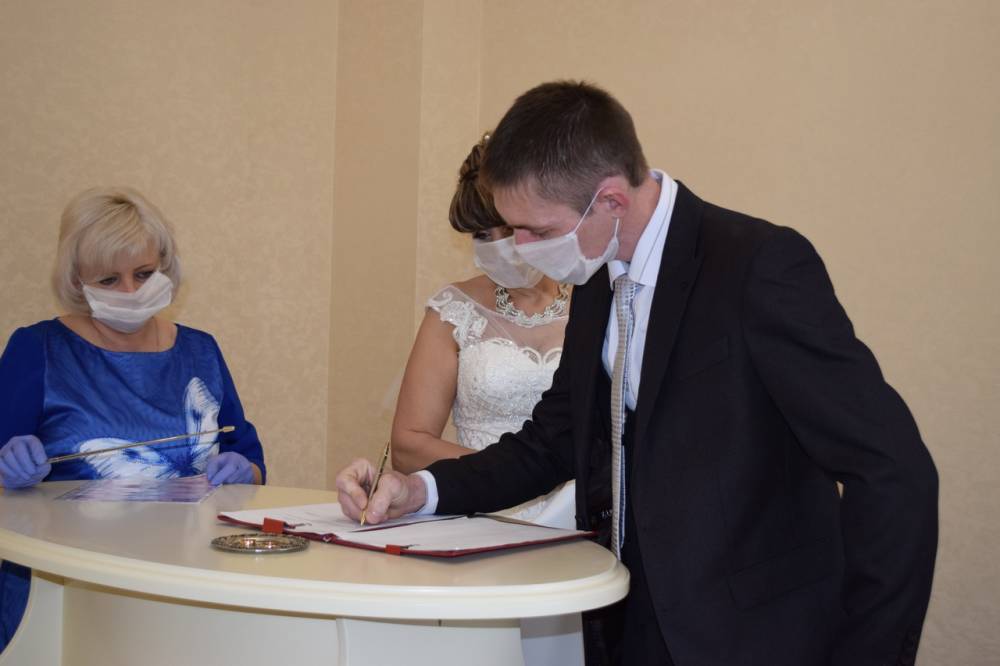 В канун Красной горки в Воронежской области поженились 316 пар