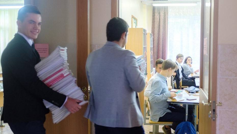 В школы Петербурга поступили бланки на досрочное завершение учебного года