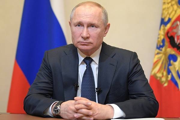 Путин призвал не забывать о возрастающих рисках паводков и пожаров