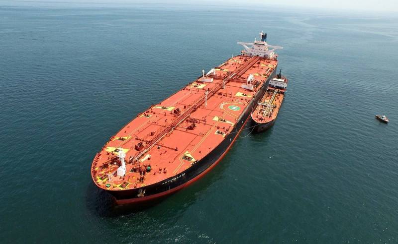 Усугубить ситуацию: из России в США отправился танкер с почти 1 млн баррелей нефти