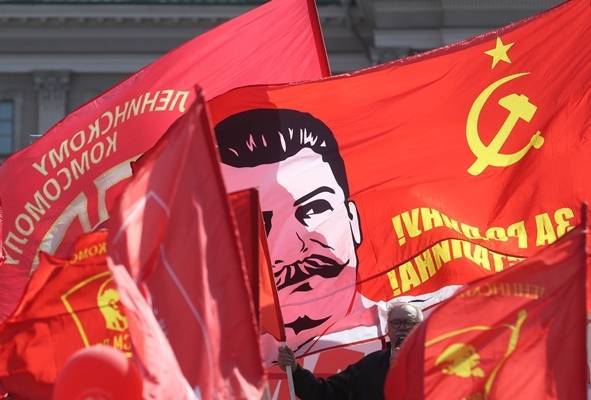 Коммунисты откажутся от первомайских шествий в пользу скайп-митинга