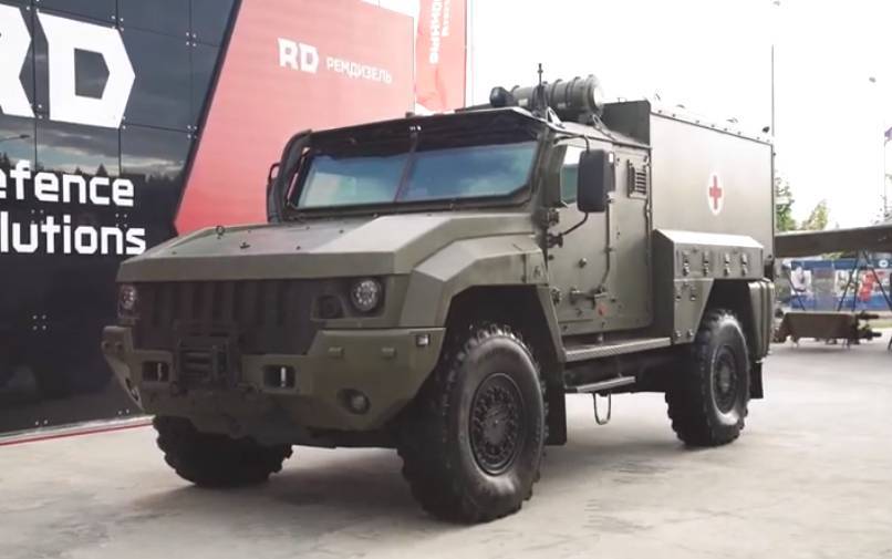 Бронеавтомобили "Линза" передали военным медикам в Чечне