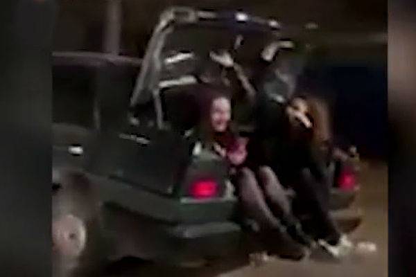 В Элисте водитель прокатил девушек в багажнике и «попал» на штраф - trud.ru - респ. Калмыкия - Элисты