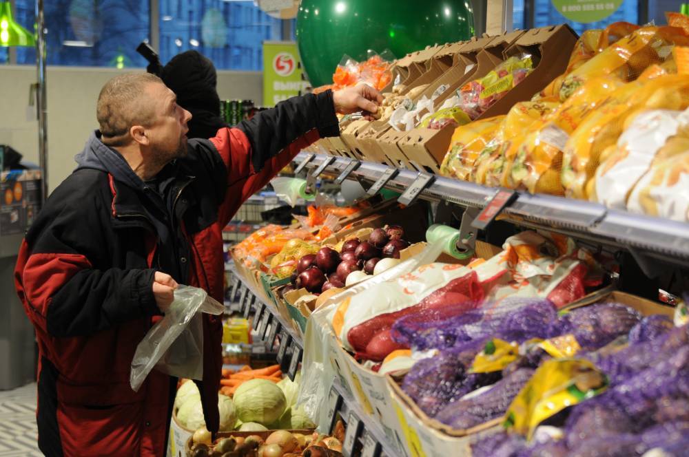 Более 500 протоколов о нарушении соцдистанции в магазинах составили в Москве