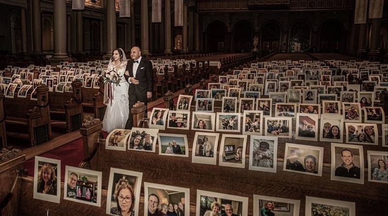 Карантинная свадьба: пустая церковь и фотографии на стульях вместо гостей