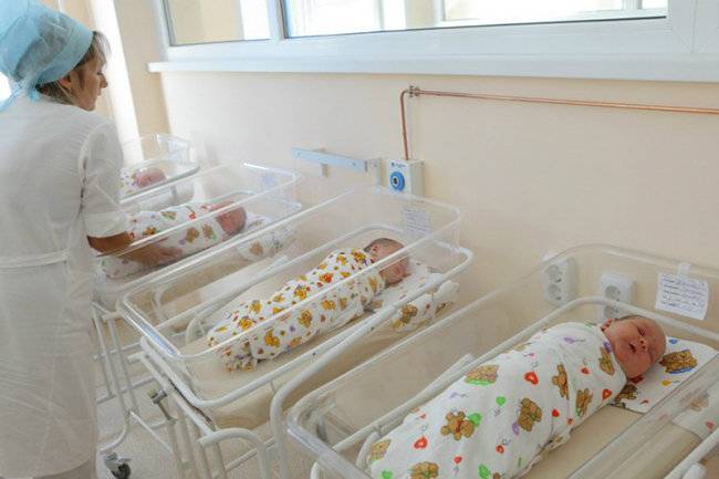 «Кто спасет моего ребенка?»: пациенты НИИ ОММ выступили против переоборудования роддома под больных коронавирусом