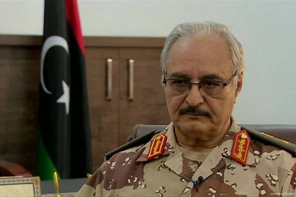 Халифа Хафтар объявил о переходе власти в Ливии к армии