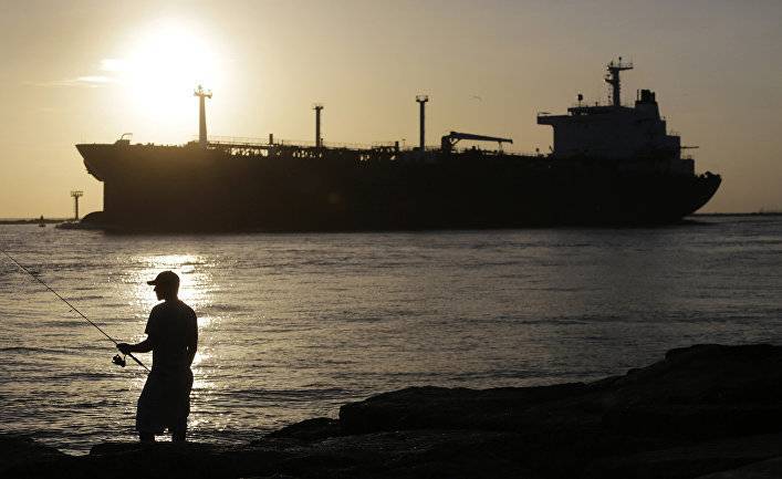 Bloomberg (США): возле Сингапура образовалась «пробка» из танкеров с нефтью