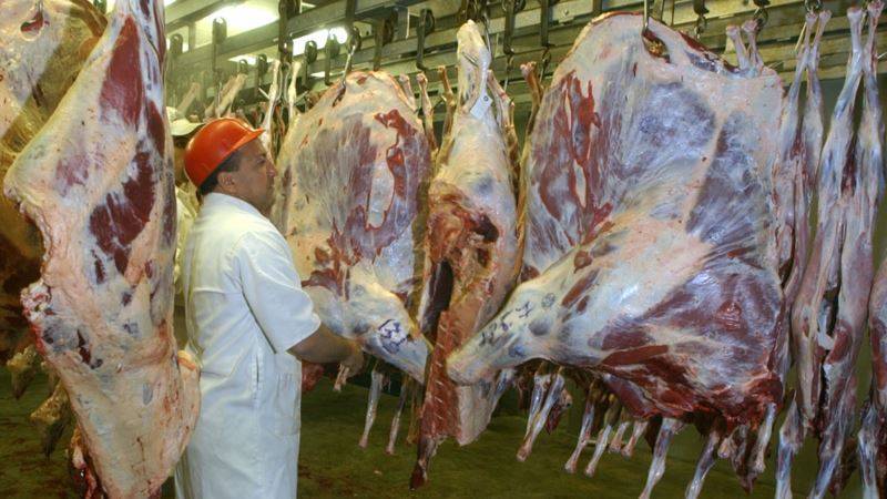Эксперты предсказывают дефицит мяса в США из-за коронавируса