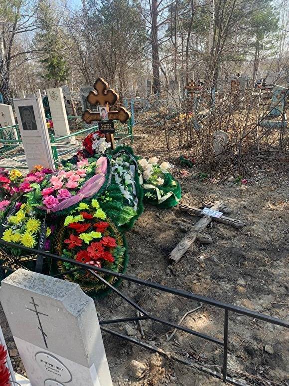 На Урале владельцы ритуального бизнеса заявили о захоронении человека в могилу их бабушки