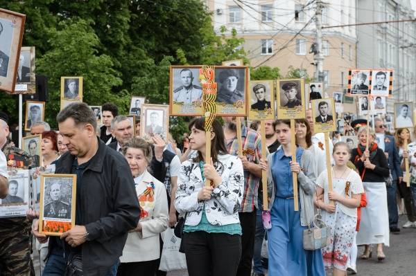 "Бессмертный полк" меняет свой формат: Акция пройдет на балконах по всей стране - nakanune.ru - Екатеринбург