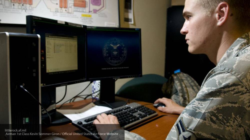 Климов: западные спецслужбы пытаются установить контроль над пользователями интернета