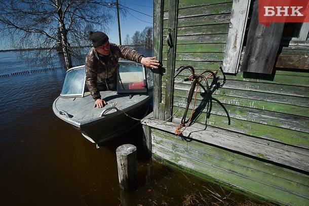 Жителям Коми во время паводка рекомендовали сооружать плавсредства и подавать сигналы бедствия