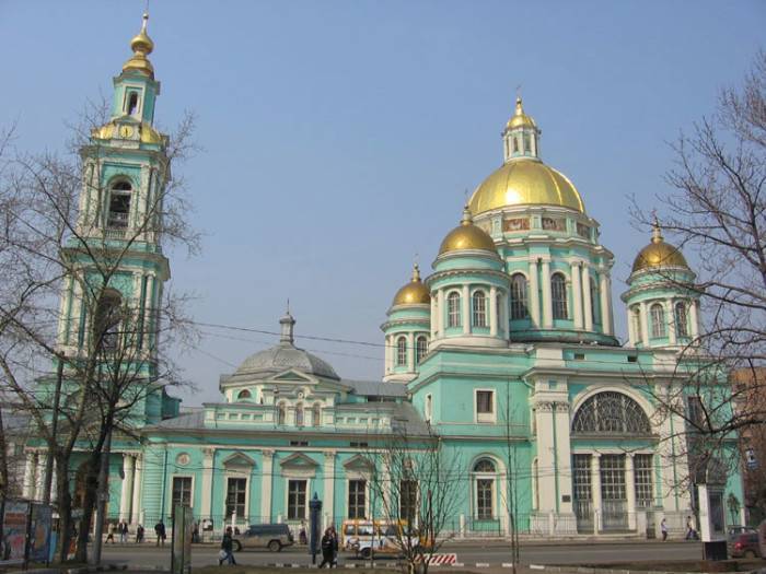 Настоятель Елоховского собора, заменивший умершего от коронавируса предшественника, сам попал в больницу