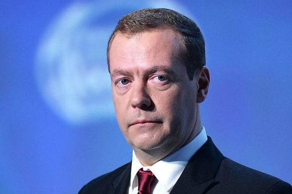 Медведев призвал членов ЕР направить месячную зарплату на помощь в борьбе с пандемией COVID-19