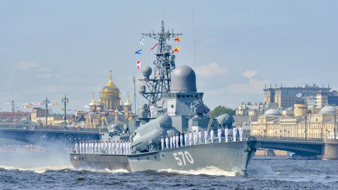 В День Победы к набережной Петербурга пришвартуются корабли Балтфлота