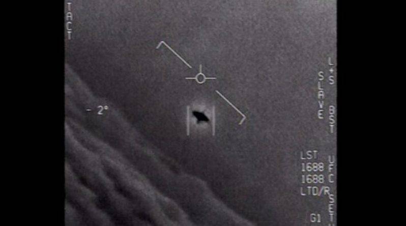 Пентагон рассекретил 3 видео с НЛО, снятые пилотами ВМС США