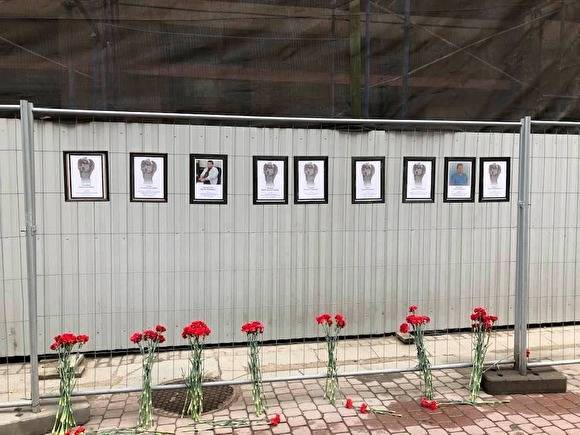 «Светя другим, сгораю сам» В Санкт-Петербурге организовали стену памяти погибшим медикам