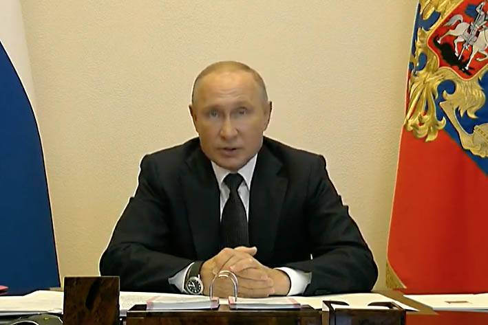 Путин поручил кабмину начать подготовку к нормализации роста экономики