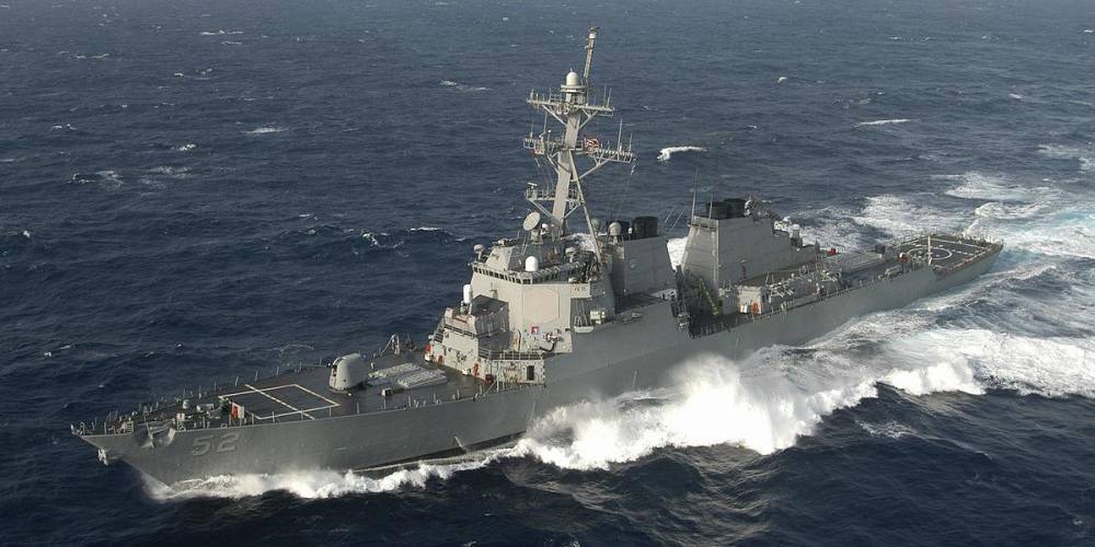 Пекин осуждает появление корабля ВМС США в Южно-Китайском море
