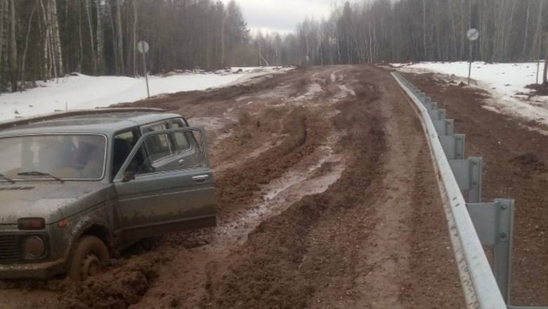 300 миллионов рублей утопили в грязи: как в Удмуртии ремонтируют дороги