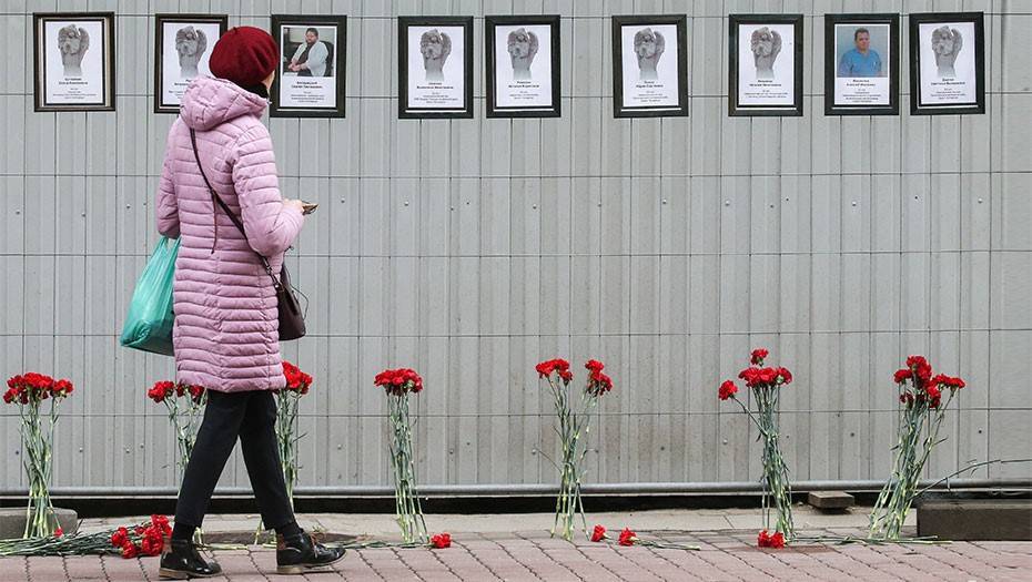 "Стена памяти" медикам, перенос транспортной реформы и послабления Путина: Петербург 28 апреля