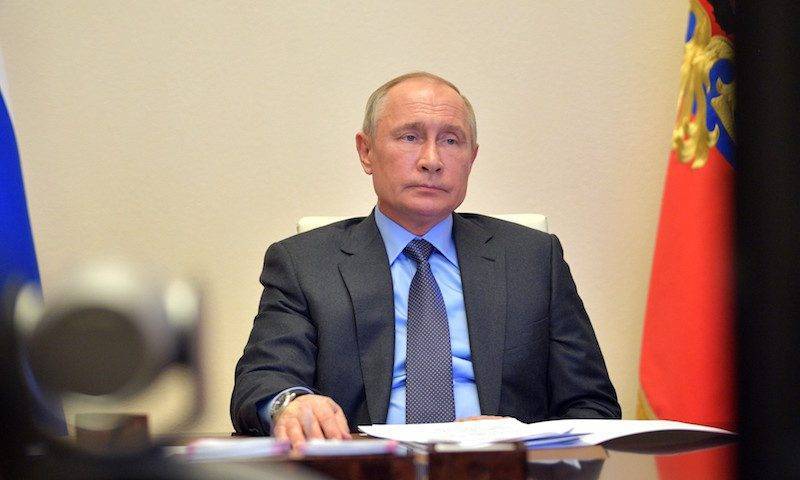 Путин сделал первые 11 дней мая нерабочими