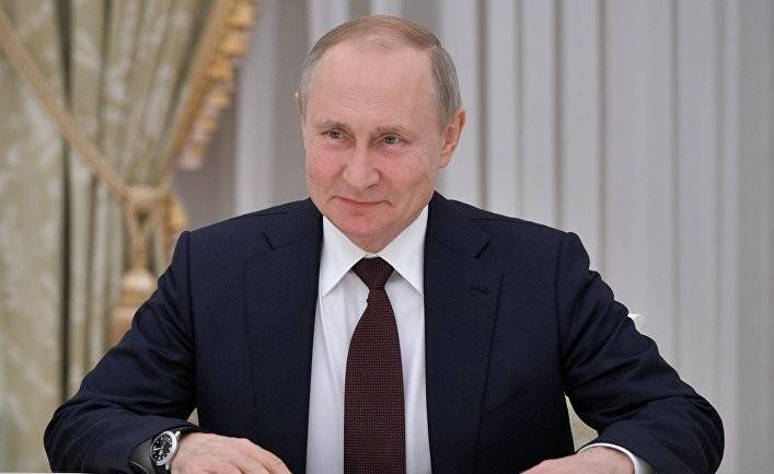 Bloomberg: Путин просит россиян оставаться дома до конца праздников