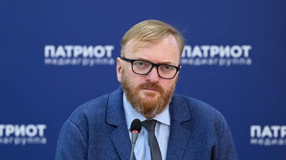 Милонов предложил ужесточить процедуру выдачи рабочих виз для граждан ЕС