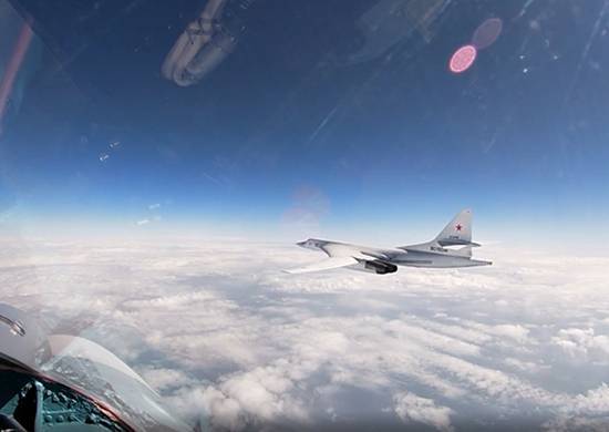 Российские ракетоносцы Ту-160 совершили плановый полет над водами Балтики