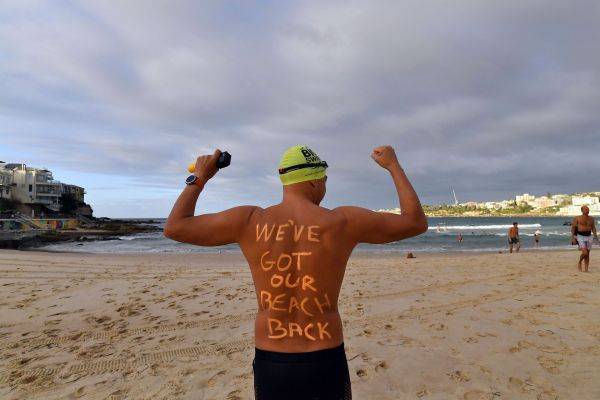 В Австралии открыли популярный пляж: можно купаться, нельзя загорать