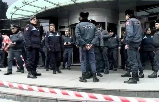 В Армении близкие убитого следователя ворвались в больницу и перерезали горло убийцам