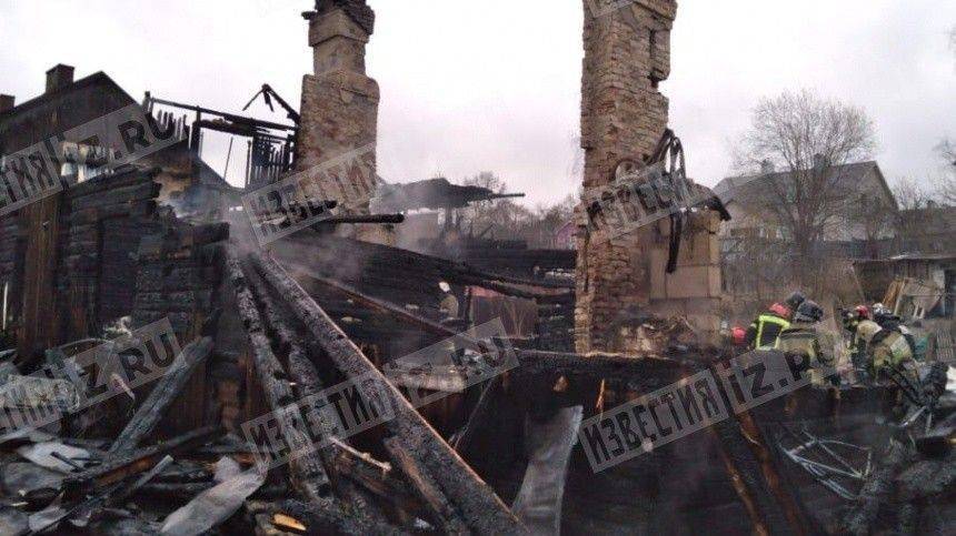 Кадры последствий пожара под Петербургом, где погибли шесть детей