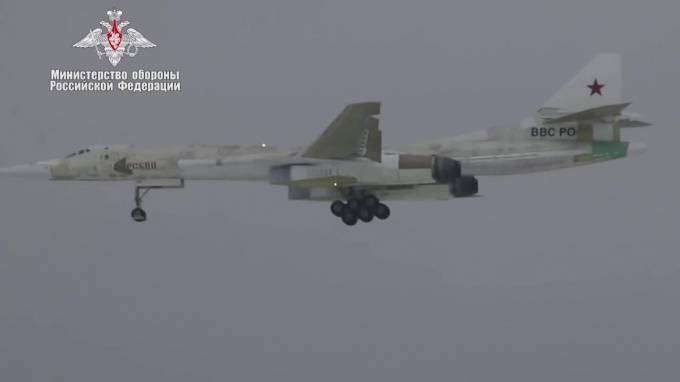 Два бомбардировщика ВКС России выполнили полет над Балтийским морем