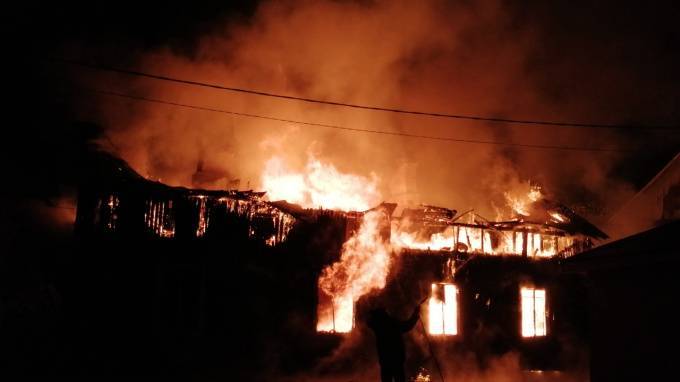 Двое взрослых и шестеро детей погибли при пожаре в Выборге