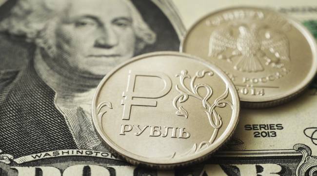 Рубль растёт, доллар снижается к основным валютам