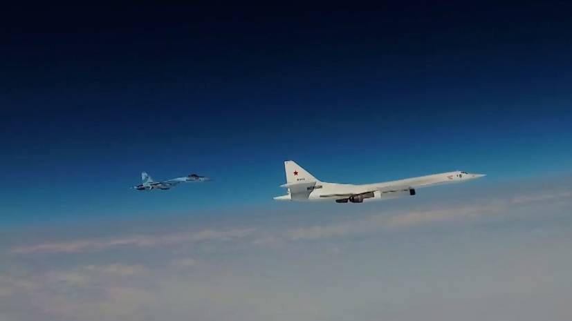 Полёт Ту-160 над Балтикой в сопровождении европейских истребителей — видео
