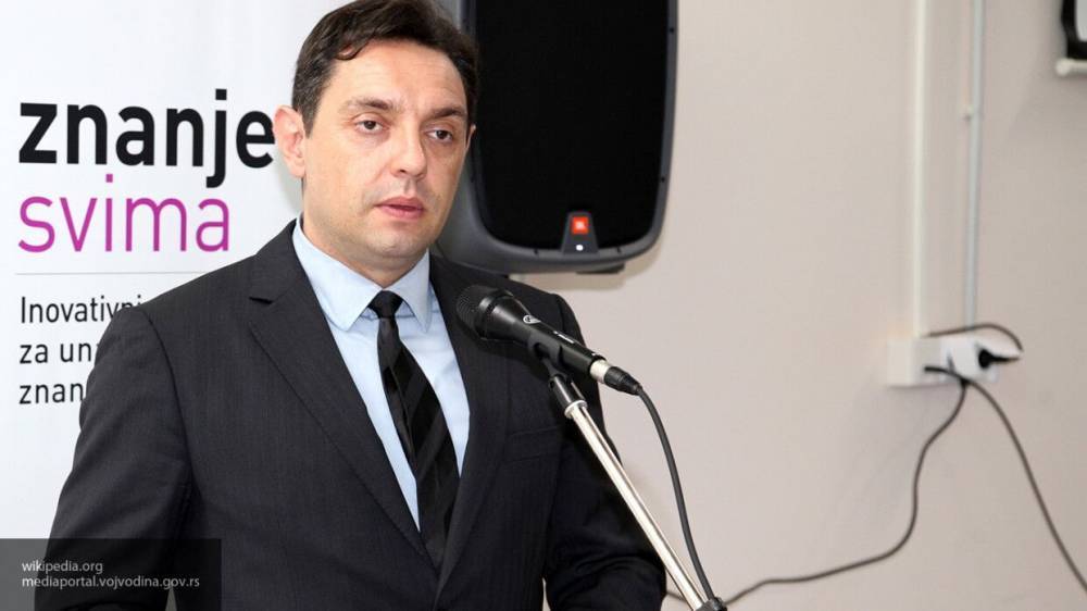 Глава Минобороны Сербии жестко осадил одного из депутатов за реплику о российских военных