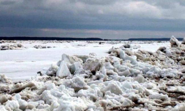 Затор на Северной Двине: ледоход начался на две недели раньше