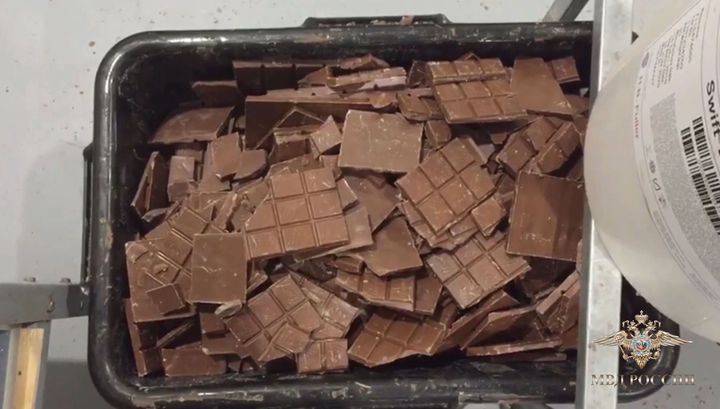 Подпольные "шоколатье" наладили выпуск контрафактной "Аленки" в Подмосковье