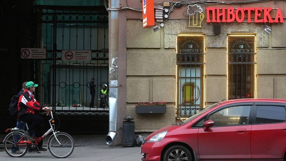 Петербургские депутаты решили изгнать рюмочные из жилых домов