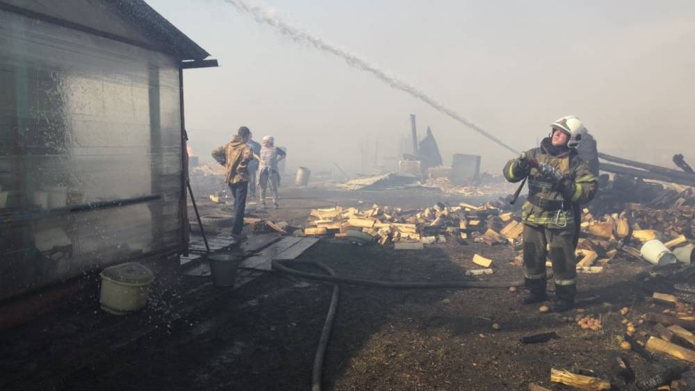 В Кузбассе возбудили уголовное дело по факту крупного пожара в Ижморском районе