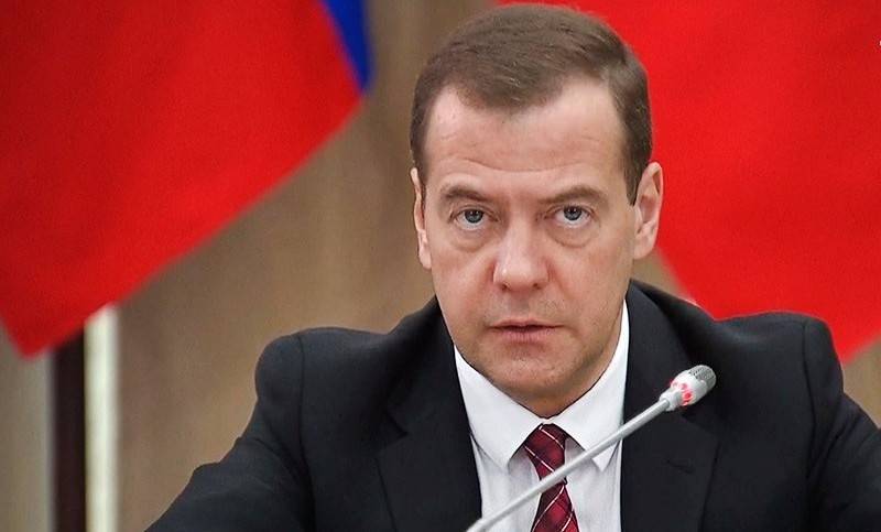 «Всю зарплату не отдам»: единороссы отреагировали на призыв Медведева перечислить деньги врачам