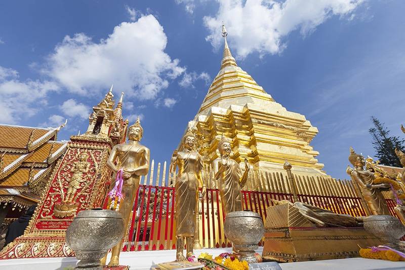 Оставшийся без денег россиянин поселился в буддийском храме в Таиланде