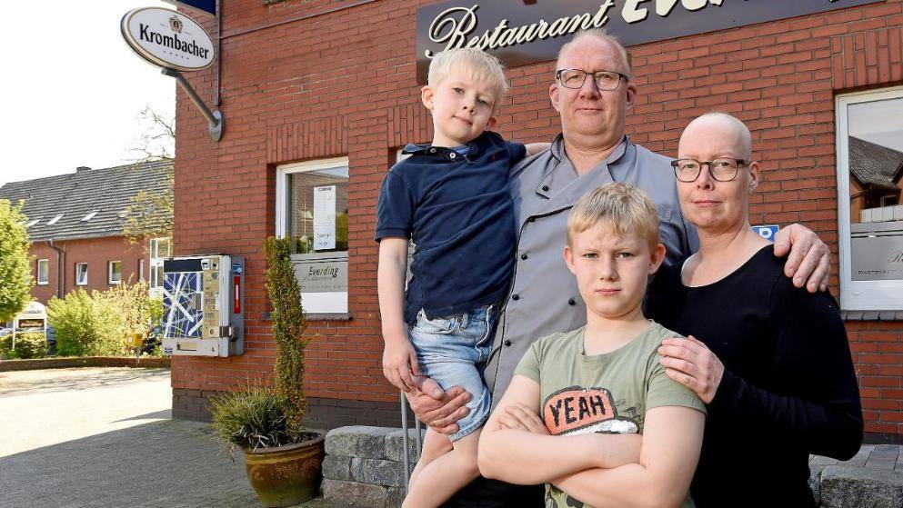 Рак, смерть и потеря бизнеса: коронакризис сильно ударил по семье из Нижней Саксонии
