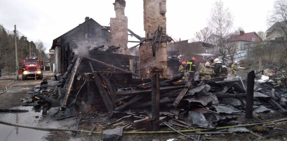 В Выборге при пожаре в жилом доме погибла семья с шестью детьми