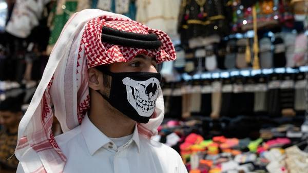Саудовскую Аравию склоняют сдаться на милость Covid-19: Страх хуже вируса