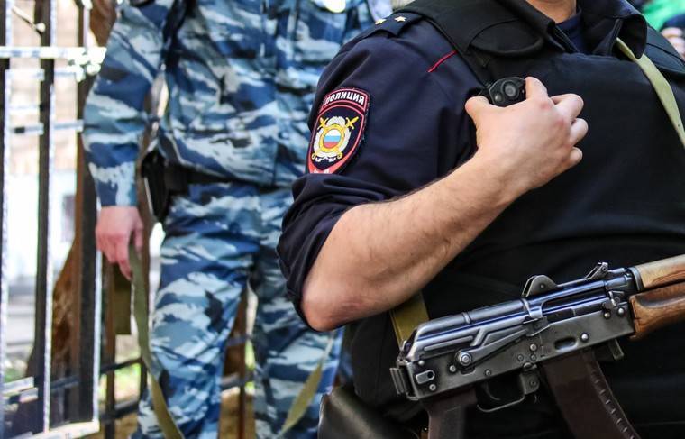В Подмосковье по подозрению в сбыте наркотиков задержаны трое полицейских