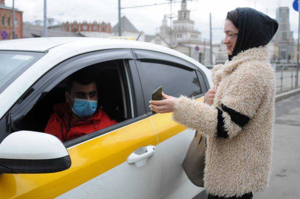Коды на такси для людей со служебными удостоверениями продлили в Москве до 11 мая